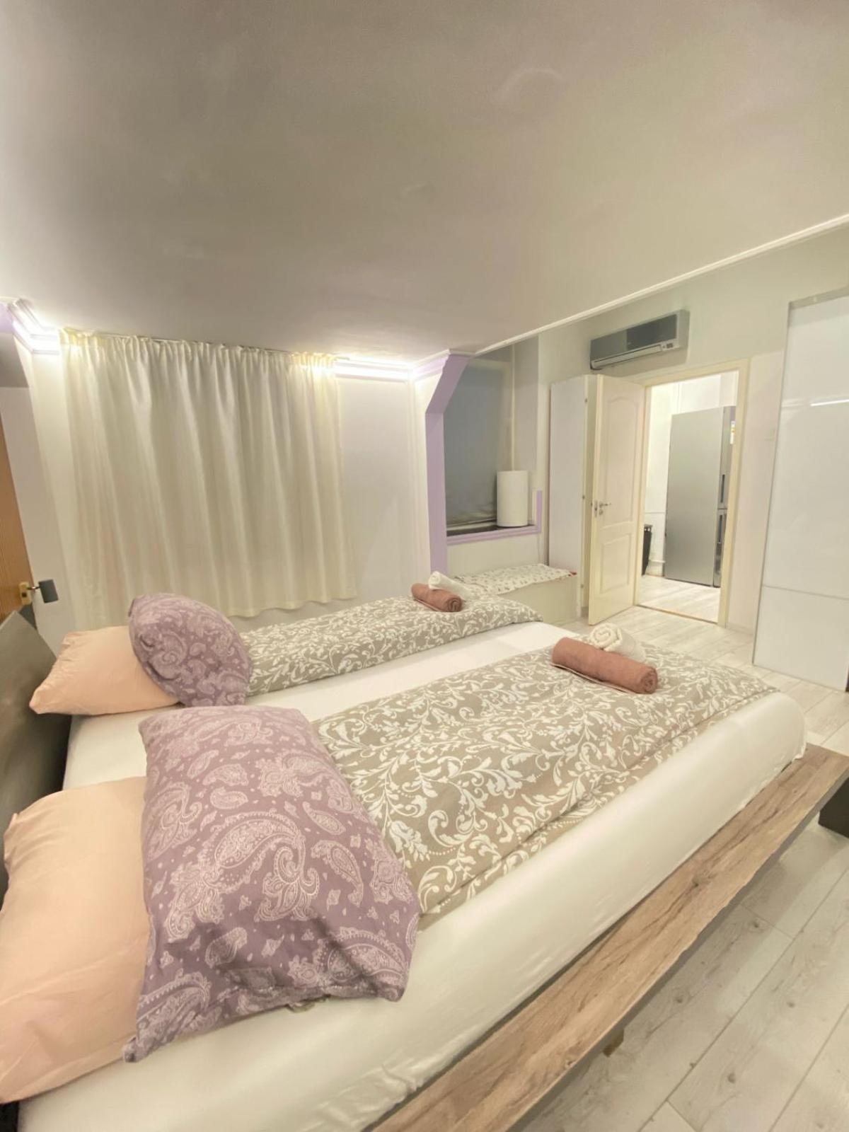 Yes, Yes! Lovely Apartment Good Amenities Budapest Center Exterior photo